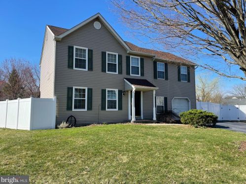 6076 High Meadow Dr, Pipersville, PA 18947-1061