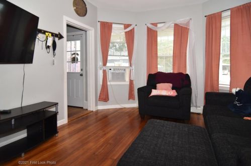 366 Sharon St, Providence, RI 02908-2219
