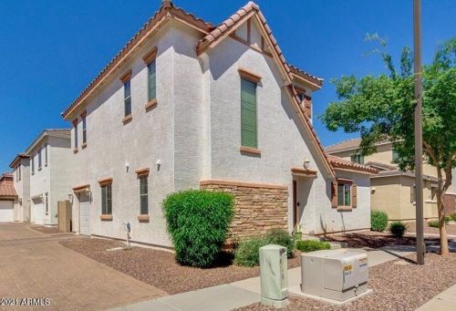 4742 Redfield Rd, Gilbert, AZ 85234-7858