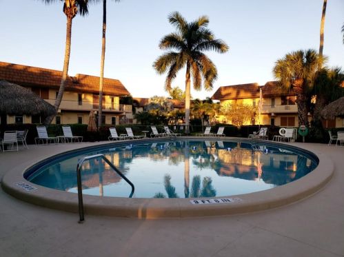 240 Collier Blvd, Marco Island, FL 34145-3040