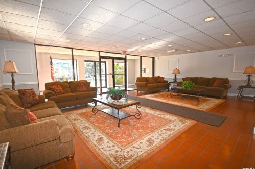 175 Maple Ave, Westbury NY  11590-3167 exterior