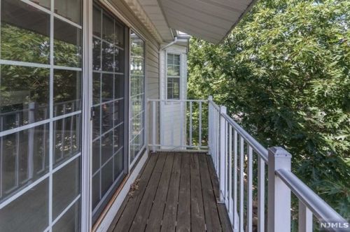 975 Juniper Way, Mahwah NJ  07430-3471 exterior