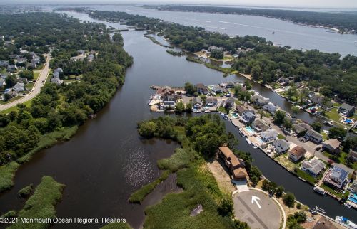 49 Cherokee Ln, Bricktown NJ  08724-4405 exterior