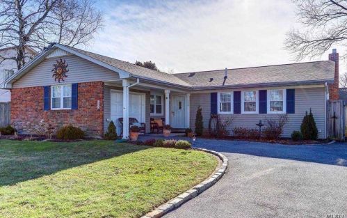 1770 Monroe Ave, West Islip, NY 11795-1921
