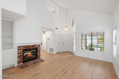 4139 Lost Springs Dr, Calabasas CA  91301-5327 exterior