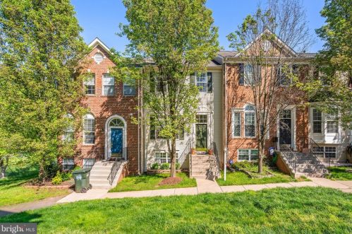 14238 Hunters Run Way, Gainesville VA  20155-4408 exterior