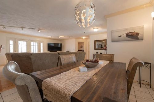 335 Albion Rd, Lincoln RI  02865-4240 exterior