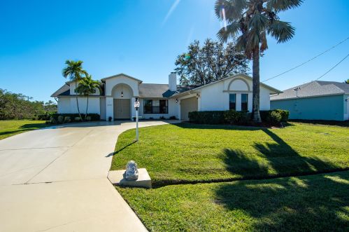 2382 Maslan Ave, Fort Pierce, FL 34952-6731