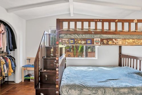 232 Rios Ave, Solana Beach CA  92075-1240 exterior