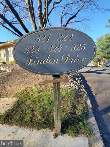324 Linden Dr, Melrose Park, PA 19027-1342
