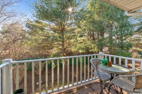 1106 Savoy Dr, Huntington Station NY  11747-5280 exterior