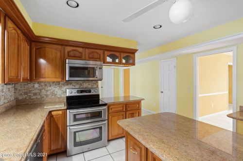 3616 Indian Riv Dr, Cocoa FL 32926-8705 exterior