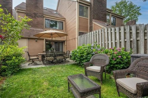208 Ivy Hill Ln, Rye Brook NY  10573-1607 exterior