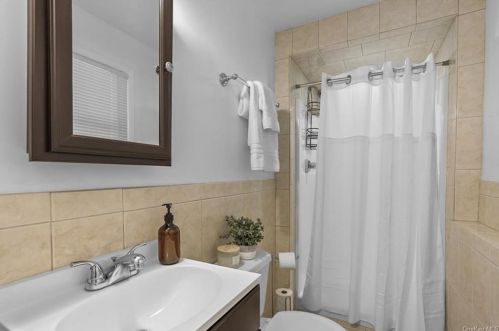 32 Mayer Dr, Airmont NY  10901-3729 exterior