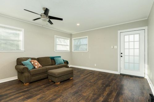 18 Lyncrest Dr, Galveston TX  77550-3215 exterior