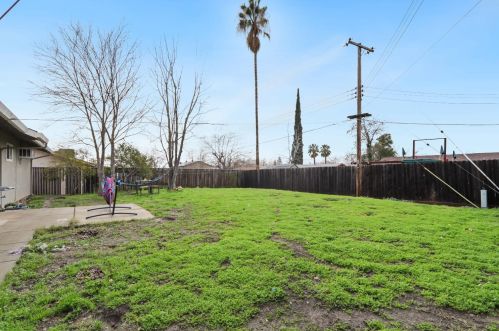 7313 Hutchins Way, North Highlands CA  95660-3437 exterior