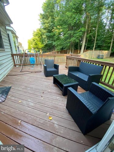 13008 Pilgrims Inn Dr, Woodbridge VA  22193-4989 exterior