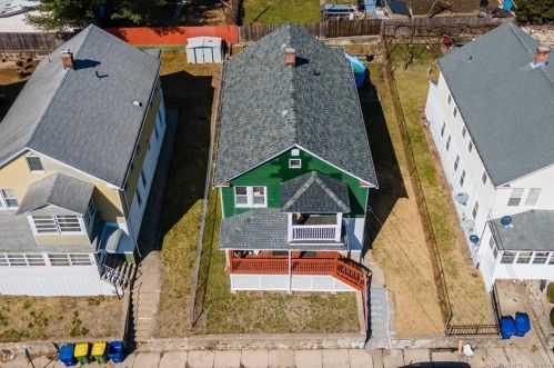 45 Laval St, Waterbury, CT 06706-1804