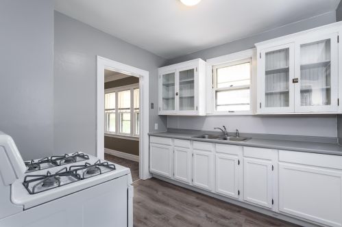 3041 Hanson Ave, Milwaukee, WI 53207-2422
