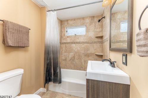 18 Outlook Ave, Mount Olive NJ  07828-2919 exterior