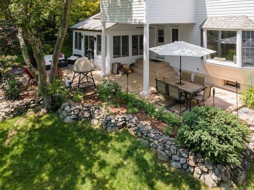 12 Falmouth Rd, Stamford CT  06903-2312 exterior