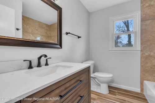 21 Kenneth Dr, Tinton Falls NJ  07712-2824 exterior