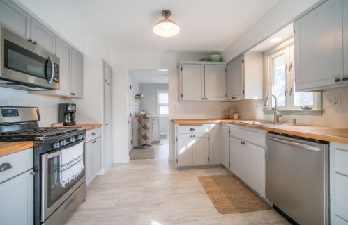 125 16th Ave, West Bend, WI 53095-3028