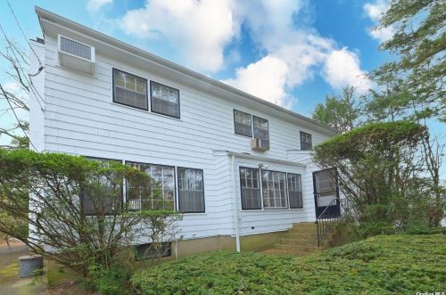 39 Elm St, Great Neck NY  11021-1940 exterior
