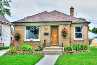 155 77 St, Milwaukee WI  53214-4633 exterior