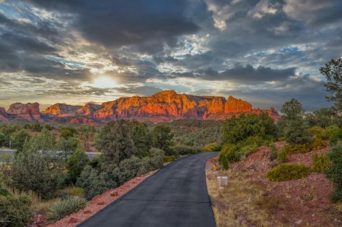 530 Barcelona Rd, Sedona, AZ 86336-5916