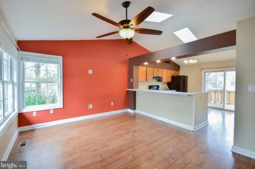 521 Thoroughbred Dr, Charles Town, WV 25414-3751
