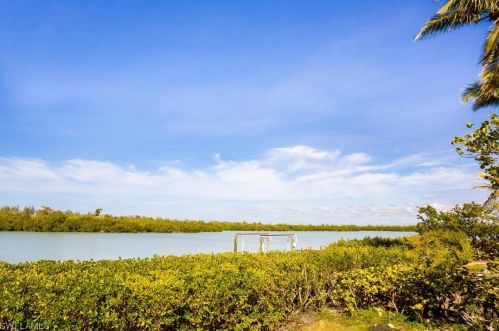 2629 Coconut Dr, Sanibel FL  33957-2005 exterior