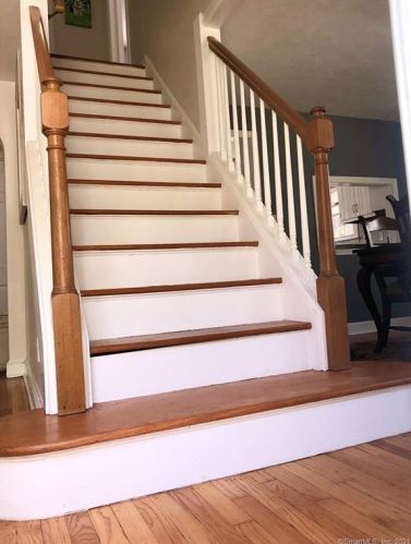 32 View St, Manchester CT  06040-4306 exterior