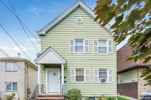 319 Palisade Ave, Outwater, NJ 07026-2807
