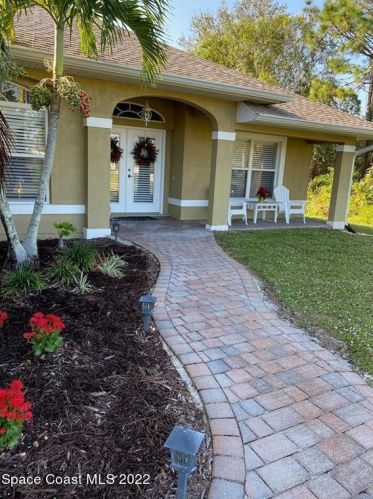 1341 Laconia St, Sebastian, FL 32958-6058