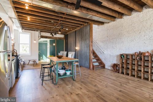 2026 Howard St, Philadelphia PA 19148-3334 exterior