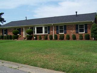 621 Chandler Harper Dr, Portsmouth, VA 23701-2109