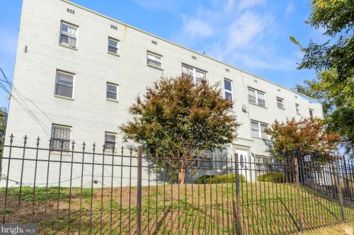 4820 C St, Washington, DC 20019-6289