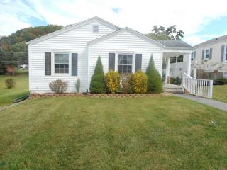 1016 Pearl St, Elizabethton, TN 37643-4728