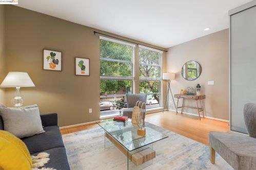 5809 Doyle St, Oakland, CA 94608-2504