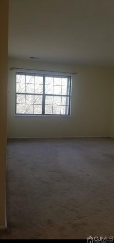 512 Green Hollow Dr, Iselin NJ  08830-2926 exterior