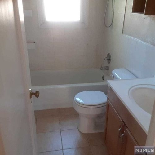 461 2nd St, Palisades Park NJ  07650-1701 exterior