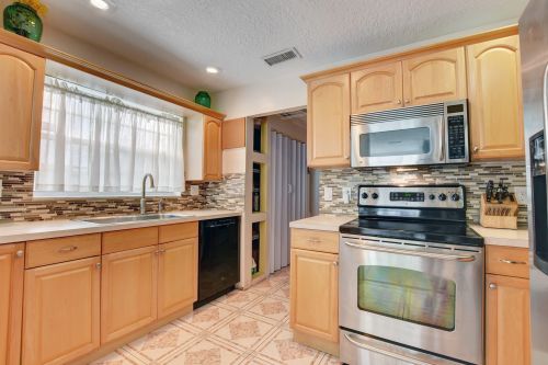 965 Orchid Dr, West Palm Beach, FL 33411-3407