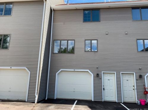 94 Woodcock Ct, Windsor Locks, CT 06096-1325