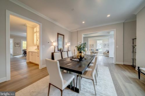 6580 Brooks Pl, Falls Church VA  22044-1105 exterior