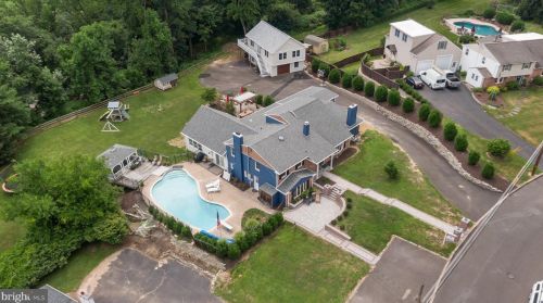 135 Marmic Dr, Southampton, PA 18966-1725