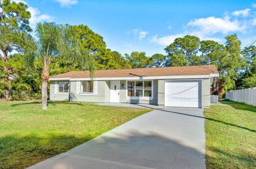 643 Grenada St, Fort Pierce, FL 34983-1161