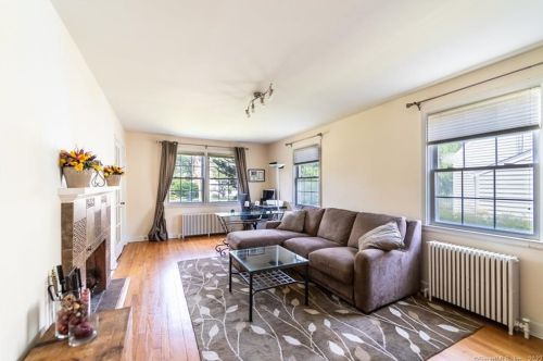 62 Arthur Pl, Stamford, CT 06906-1801