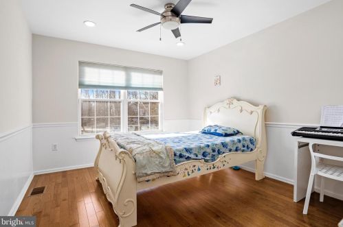 301 Belford Dr, Princeton NJ  08540-9000 exterior