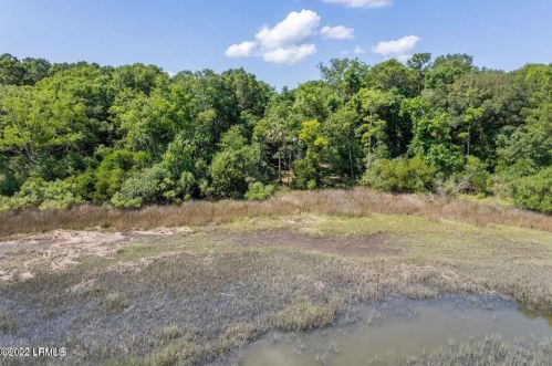 80 Gannet Pt Rd, Beaufort SC  29907-2306 exterior